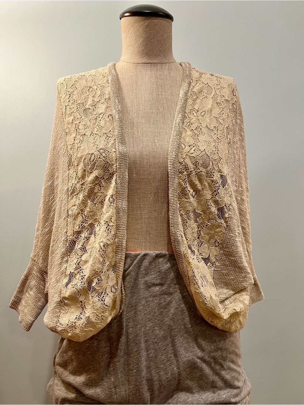 Issi Women's Beige and Gold Lace-Trimmed Open Cardigan. Size 6